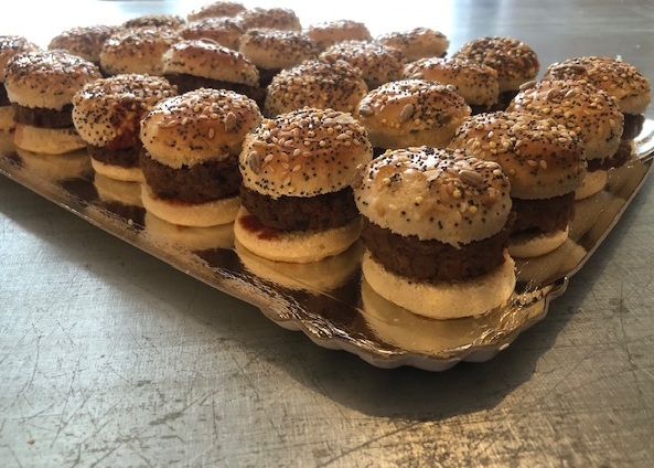 Petit four traiteur - le Bistrot de la Gare Montsurs, Brée